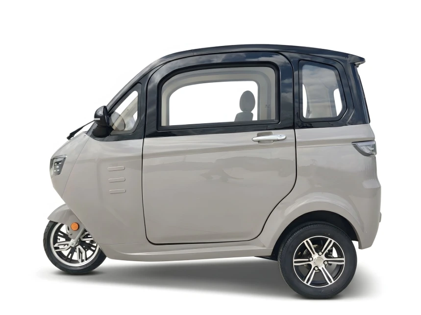 Sølvfarvet LUXCAP el-kabinescooter